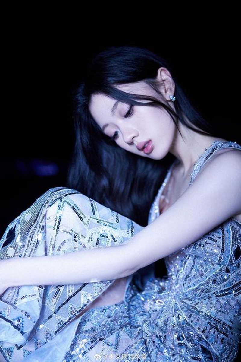 绝了！单依纯邓丽君串烧直接封神，网友听完集体爆哭
