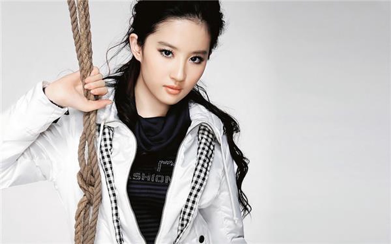 活久见！刘亦菲朱一龙Vogue洛杉矶同框，这拉扯感真的绝绝子！