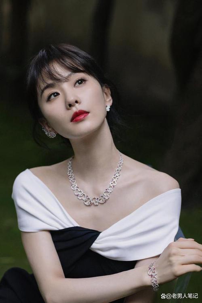 惊天大八卦!李现刘诗诗一家三口机场同框,这是什么魔幻同框啊!
